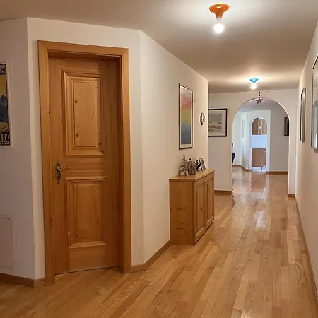 Chesa Foulla Rosa - 6 Pax アパート